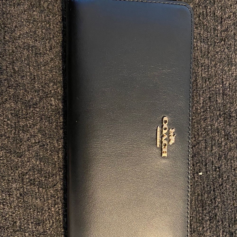Coach Wallets - Picture 4 of 8